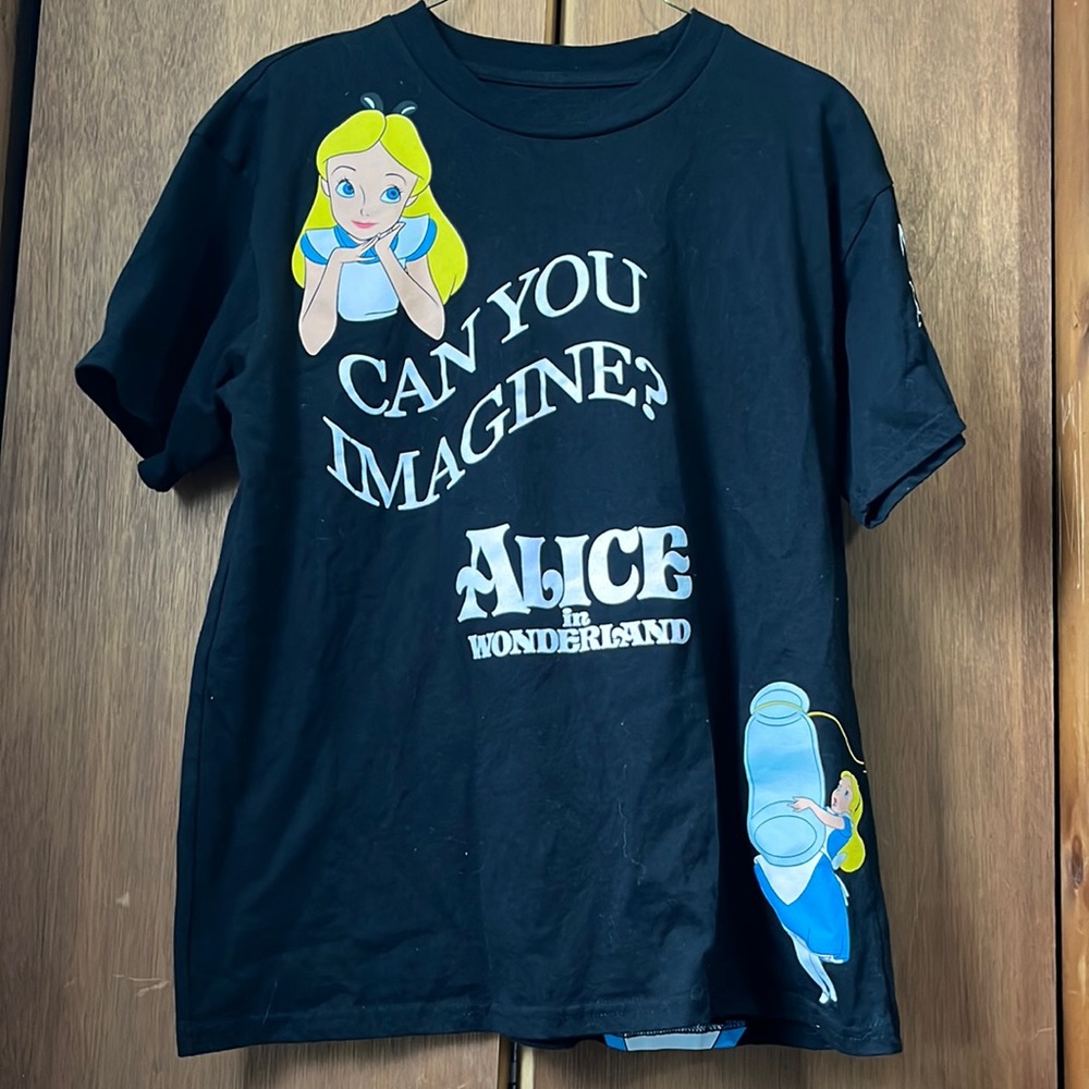 Disney Alice in Wonderland T-Shirt.